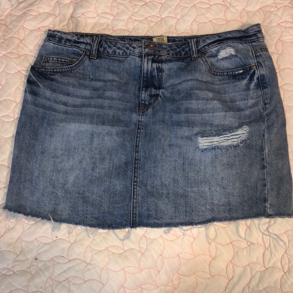 very cute denim skirt